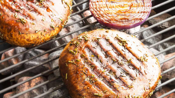 Champignons portobello grillés à l'ail et au fromage