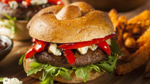Burger de portobello au chèvre et aux légumes grillés