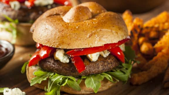 Burger de portobello au chèvre et aux légumes grillés