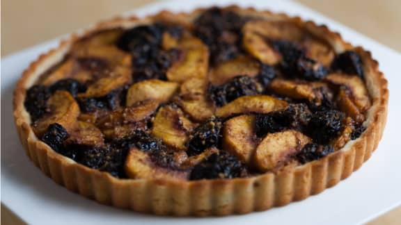 Tarte aux pruneaux, aux pêches et au thé Earl Grey