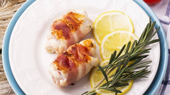 Rouleaux de poitrines de poulet au prosciutto et au fromage