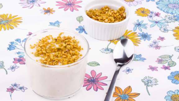 Panna cotta à la vanille avec crumbles de pistaches