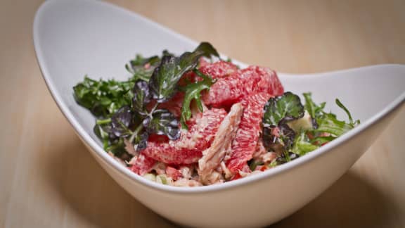 Salade de pamplemousse rouge à la menthe et au crabe