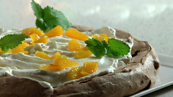 Pavlova au chocolat et aux oranges épicées