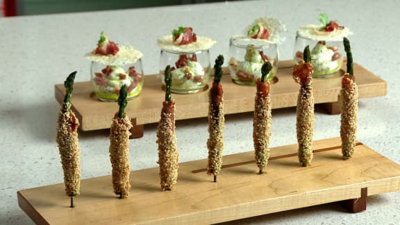 Asperges frites au prosciutto et au sésame