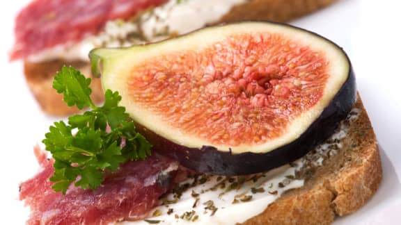 Tartine figues, proscuitto et chèvre