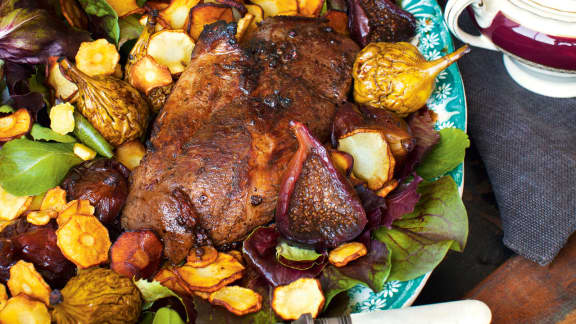 Magrets de canard au poivre et figues pochées