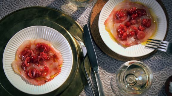Dimanche midi : Bar rayé mariné, framboises et sel fumé
