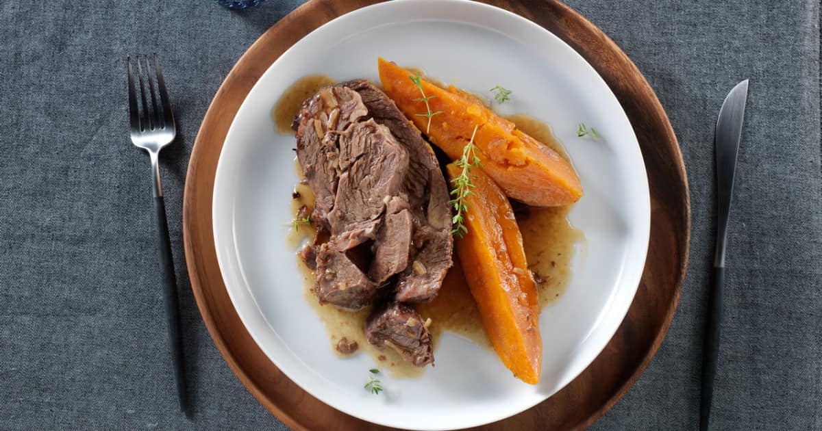 Boeuf braisé à la mijoteuse avec patates douces Zeste