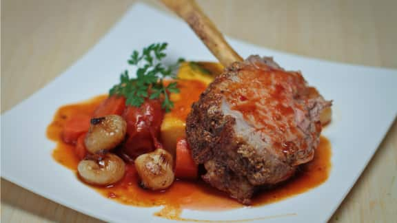 côte de veau de lait rôtie aux légumes racines