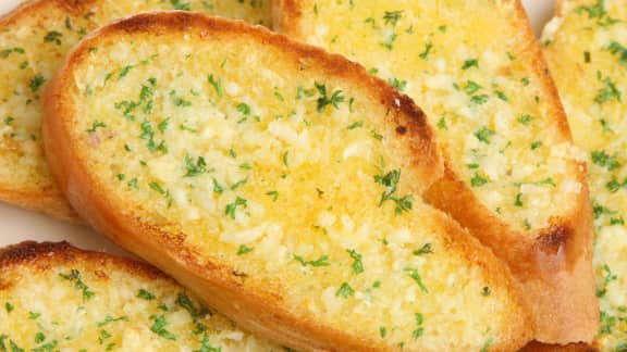 pain à l'ail et beurre composé