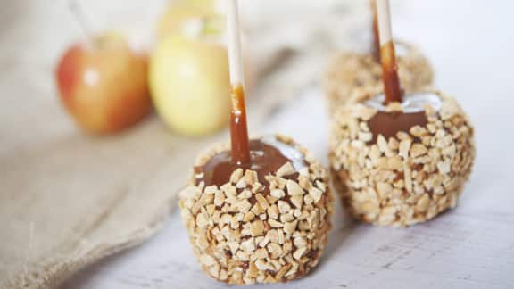 pommes au caramel d'Halloween