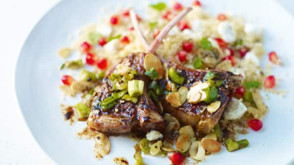 côtelettes d'agneau glacées au sirop d'érable et couscous à la feta