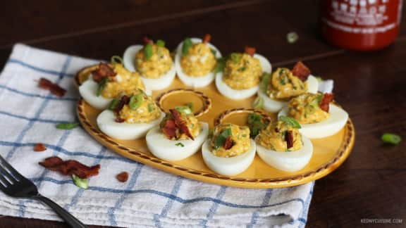 oeufs farcis épicés au bacon