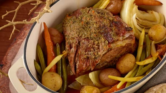 bouilli d'échine de porc et légumes aux herbes salées