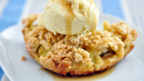 crumble aux pommes et à la rhubarbe