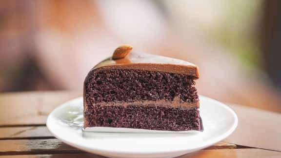 gâteau-mousse aux poires, pacanes et marrons confits