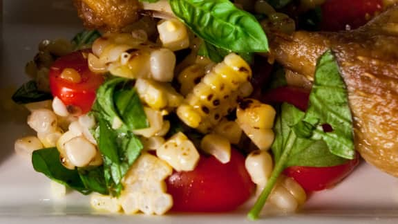 salade de maïs et de tomates cerises