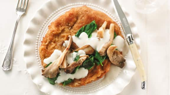 escalopes de veau au parmesan, poêlée de champignons aux épinards et à la crème