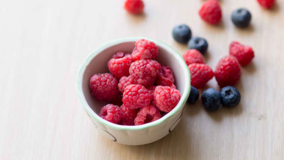 pouding aux bleuets et aux framboises