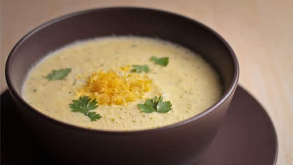 soupe onctueuse au maïs et à la coriandre