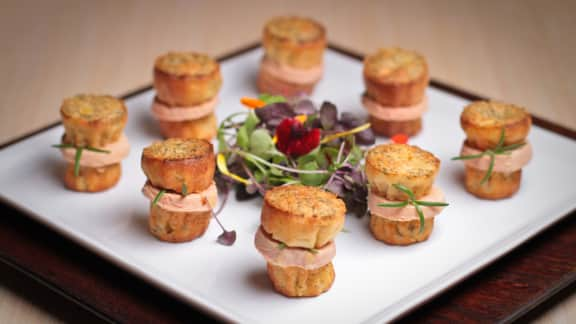 canelé à la prune jaune et au foie gras