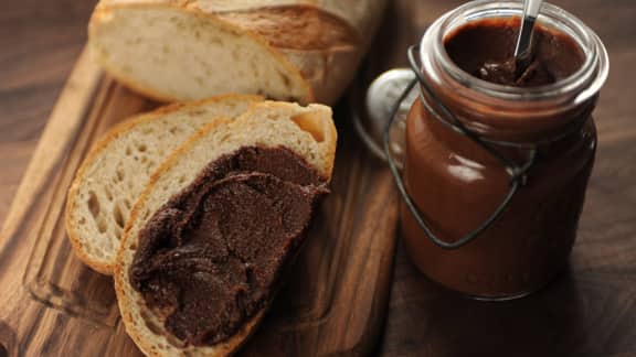 Pâte à tartiner au chocolat et noisettes facile : découvrez les recettes de  Cuisine Actuelle