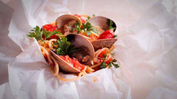 spaghettis aux palourdes en papillote