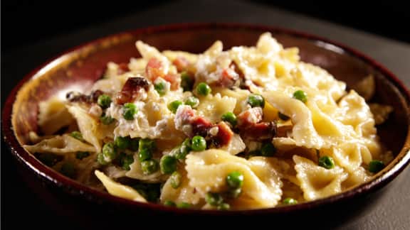 farfalle de ricotta, pancetta et petits pois