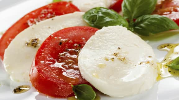 salade de tomates, basilic et mozzarella
