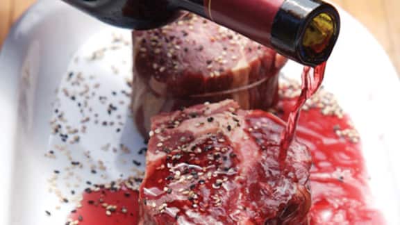 biftecks de côte marinés au vin rouge