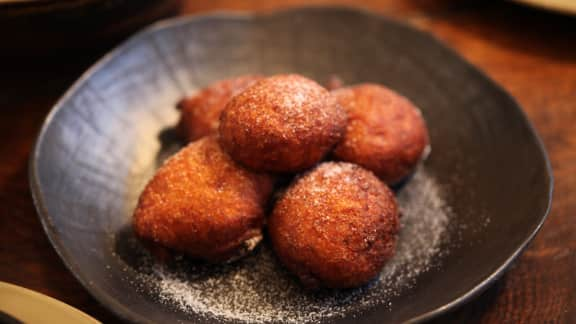 beignets à la banane et à la noix de coco