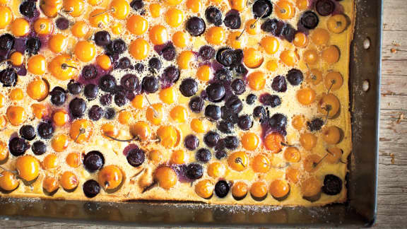 clafoutis aux cerises de terre et aux bleuets