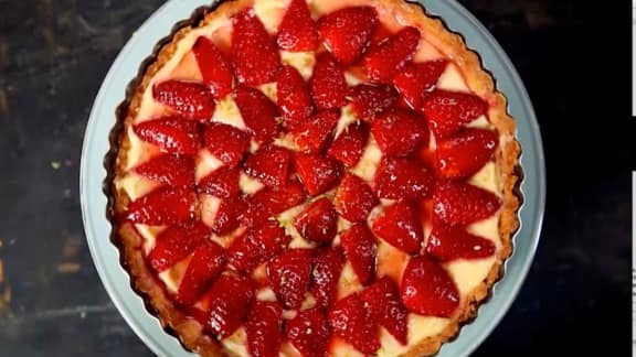 tarte aux fraises crème citron vert et gelée de groseilles