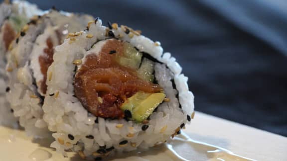 Maki au saumon fumé et au fromage à la crème