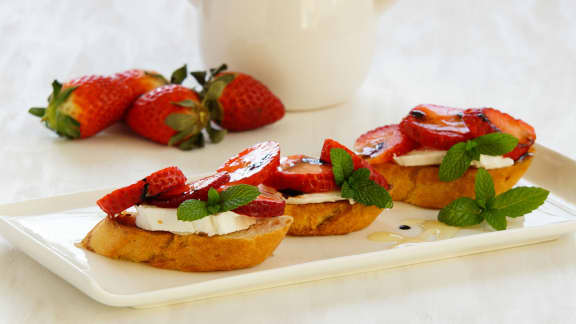 Crostini fraise basilic