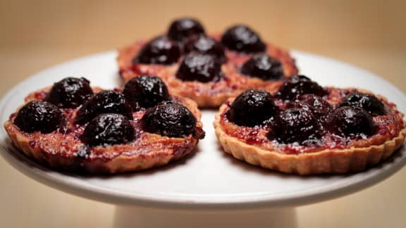 Tartelettes aux cerises et à la frangipane