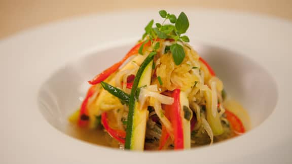 Spaghetti de courge à l’essence de truffe et aux herbes