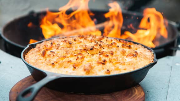 Macaroni au fromage au jambon fumé et crevettes nordiques