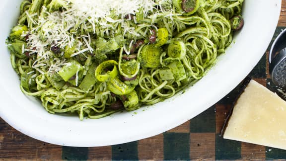 Linguines au pesto de cresson, au pecorino et aux amandes