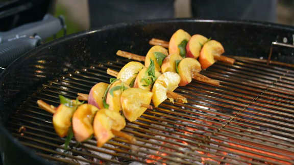 Brochettes de pêches grillées