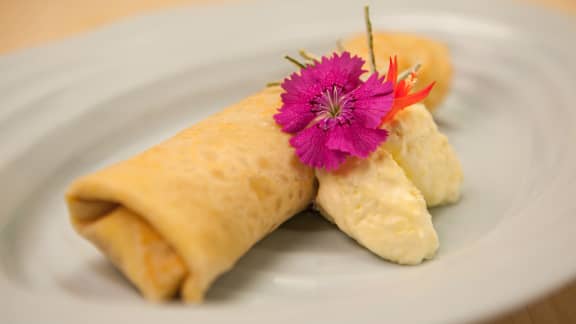 Crêpes fines à la mousse de lime et à la noix de coco