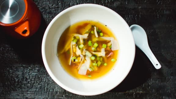 Soupe tonkinoise au carpaccio de boeuf et au parmesan