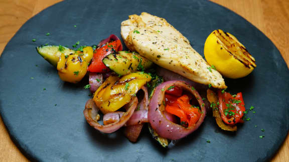 Le poulet domine les rabais en épicerie, voici 5 recettes d'Hugo Saint-Jacques pour le cuisiner