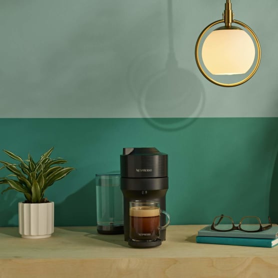 Ce célèbre artiste canadien signe une collection exclusive avec Nespresso (et on est déjà fan!)