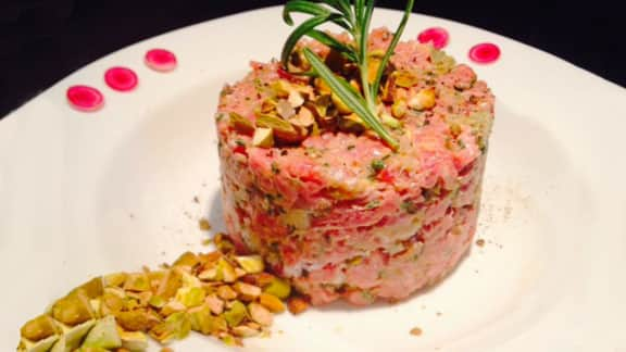 Tartare de truite aux pistaches et salade de pommes vertes