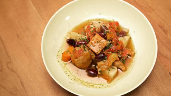 Poulet mijoté à la portugaise, légumes et pommes de terre