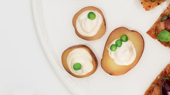 Pommes de terre aux petits pois, mayo aux anchois