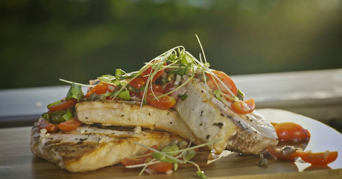 Espadon grillé avec sauce vierge Zeste