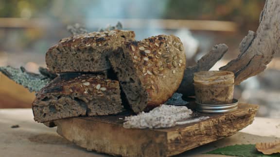 Pain au feu de bois et ses beurres